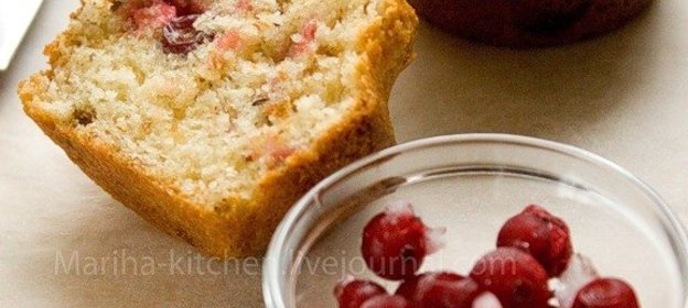 Маффины с фундуком и клюквой