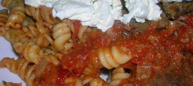 БАРАНИНА под красным соусом с макаронами по-КРИТСКИ