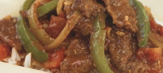 Пицца с помидорами и кабачком