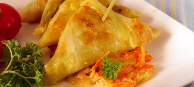 Голубцы в треуголках со шпагой в боку