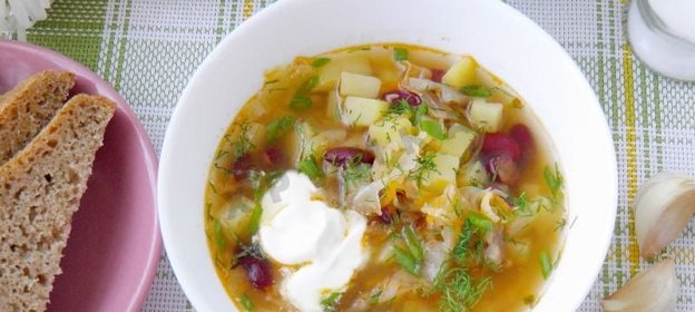 Постные щи с фасолью консервированной и капустой