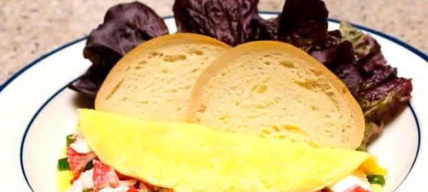 Яичница с крабовыми палочками