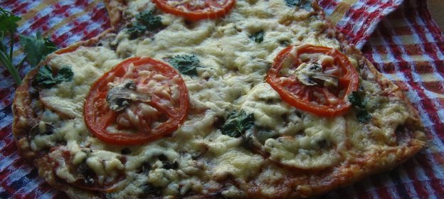 Пицца с курицей и грибами