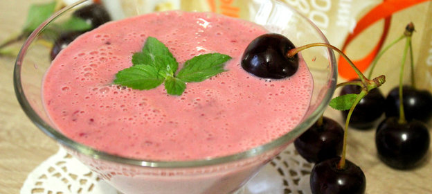 Вишневый смузи с гречневыми хлопьями