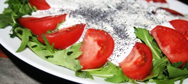 Салат Контраст с сырно-маковой заправкой