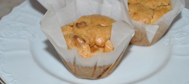 Закусочные постные маффины с копченым кальмаром