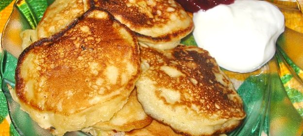 Оладьи на кефире с яблоками