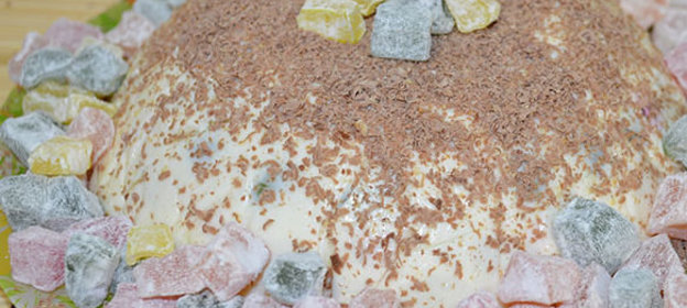 Молочное желе с ягодами и печеньем