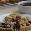 Crowberry and blueberry crumb bars (Брусничное и черничное печенье с крошко