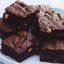 Шоколадные пирожные (печенье брауни) с лесными орехами
