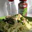Спагетти с курицей, зеленым горошком и итальянскими травами