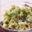 Макароны с огурцом и зеленью