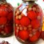 Маринованные помидоры с виноградом