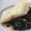 Морская рыба со шпинатом и кедровыми орешками