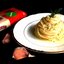 Спагетти с соусом из чеснока,оливкового масла и песто