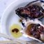 Устрицы с бальзамическим уксусом и салями