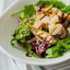 Салат с курицей-гриль, виноградом и козьим сыром под медовым соусом с бальз