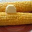 Варёная кукуруза со сливочным маслом