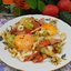 Яичница с овощами и колбасой