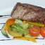 Стейк из говяжей вырезки с овощами
