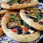 Мини-лепешки с баклажанами,паприкой и маслинами