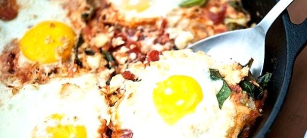 Яичница с брынзой