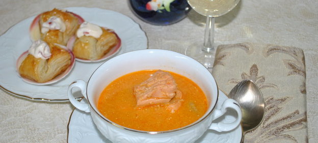 Средиземноморский рыбный суп с соусом а-ля руй