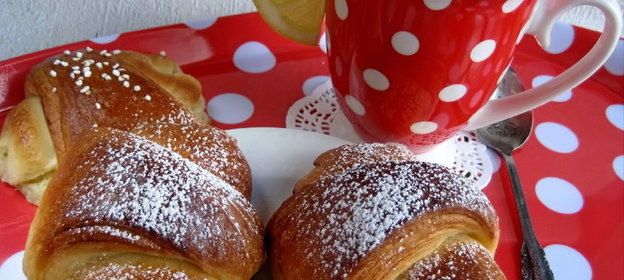 Слоеные булочки с сыром