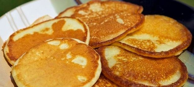 Оладьи на воде с яйцами