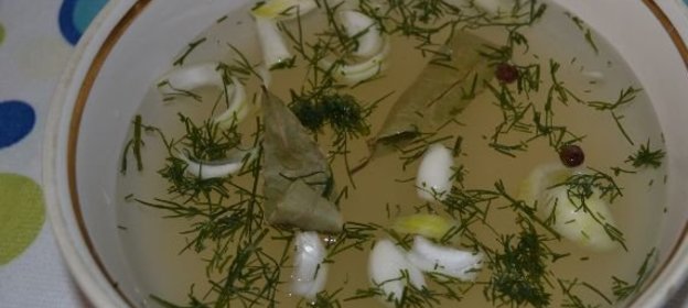 Щи зеленые из щавеля и шпината