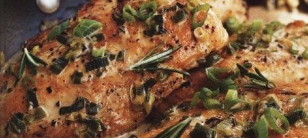 Курица в соусе с розмарином
