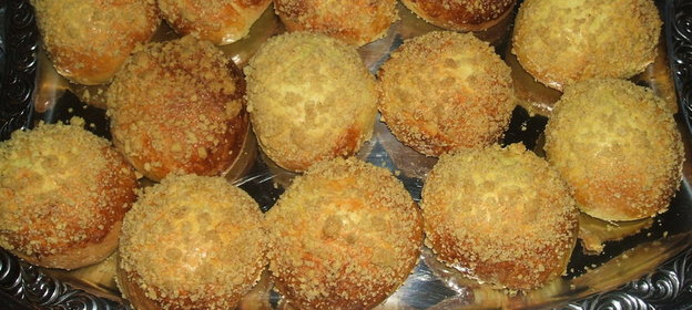 булочки с корицей и посыпкой