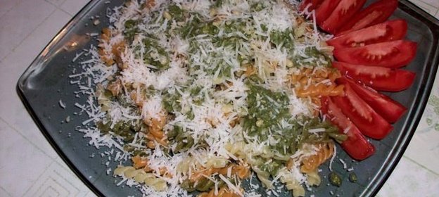Макароны с соусом песто