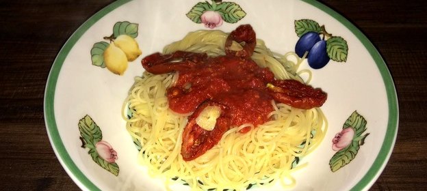 Спагетти с вялеными помидорами