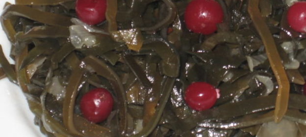 Салат из морской капусты с клюквой
