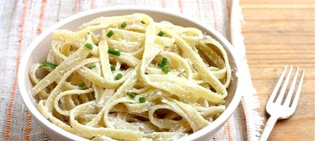 Вегетарианская паста Феттучини Альфредо