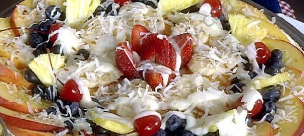 Фруктовая сладкая пицца с фруктами