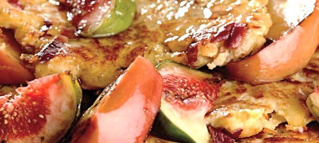 Оладьи из ароматных яблок с инжиром