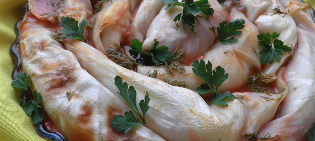 Голубцы с фасолью в томатном соусе