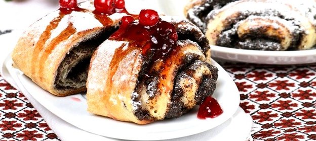 Булочки с маком из слоеного теста