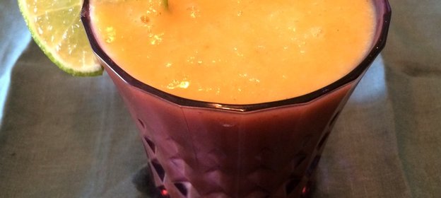 Смузи из манго и груши с гречневыми хлопьями