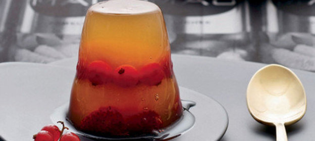 Двуслойное желе с ягодами