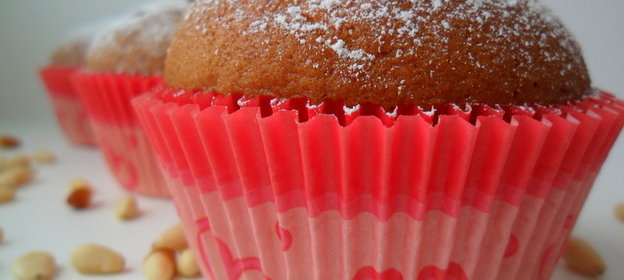 Сливочные кексы с мёдом и кедровыми орехами