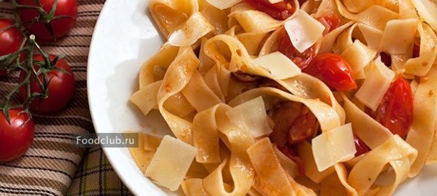 Паста с беконом и помидорами черри