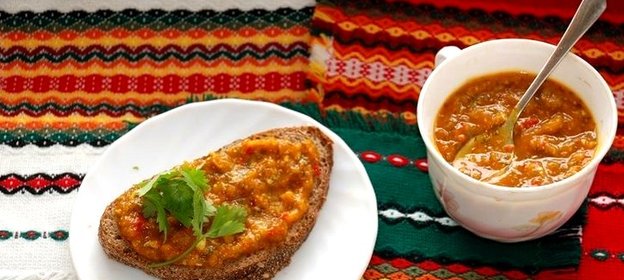 Соус ткемали с грецкими орехами