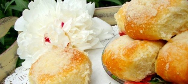 Булочки с вишней