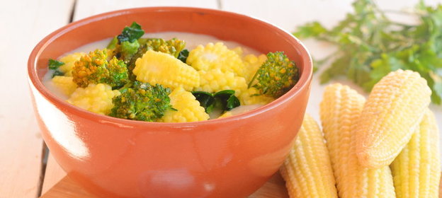 Диетическая овсянка с молодой кукурузой и брокколи