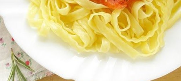 Паста с томатным соусом и розмарином