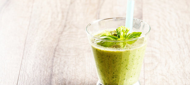 Смузи с дыней, манго, апельсином и щавелем