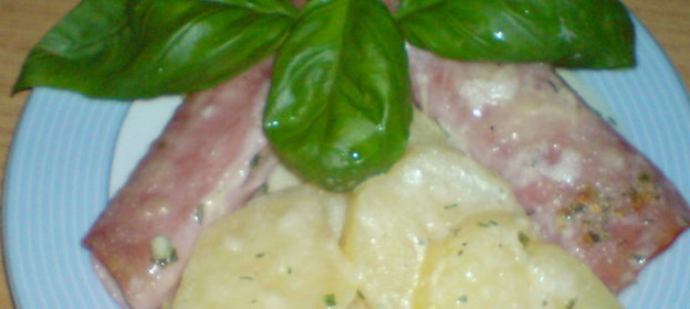 Запеканка из спаржи,ветчины и картофеля